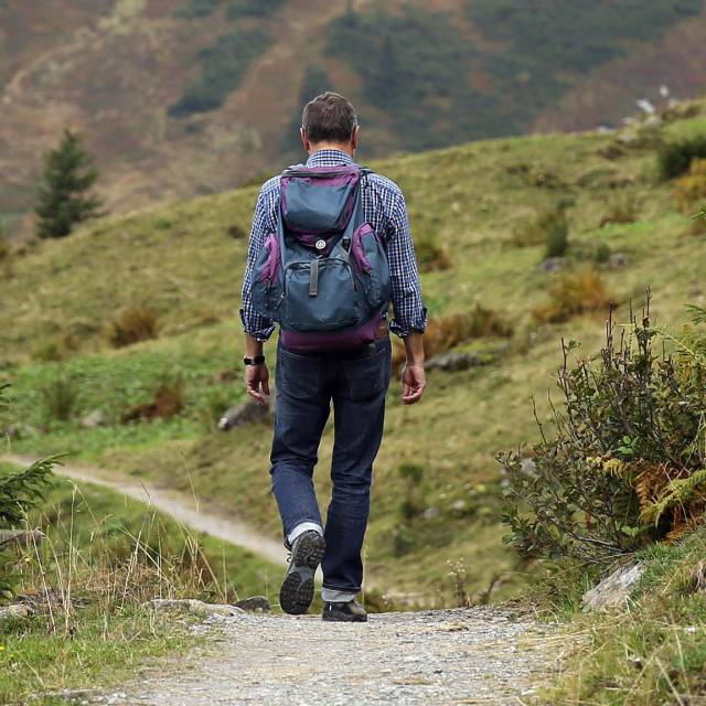 Wanderer auf einem Wanderpfad